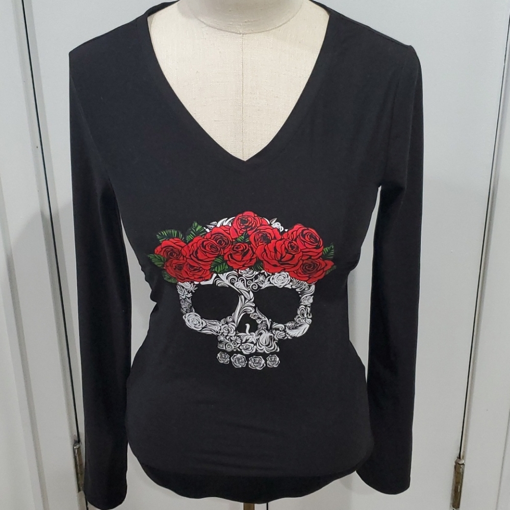 NEW No Boundaries Long Sleeve Skull T-shirt M